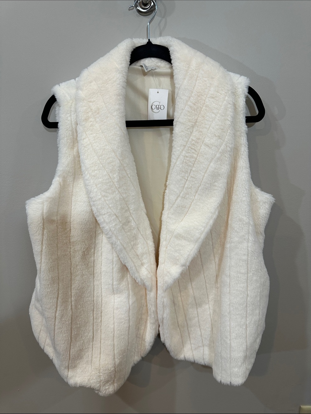 NWT Ivory Faux-Fur Shawl Collar Vest